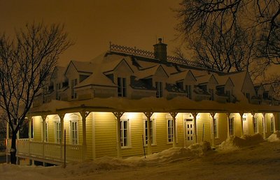 Winter scene : old presbytery in Sainte-Foy, Quebec.