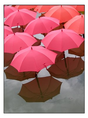Mao's red umbrellas