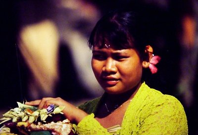 Carrying offerings in Bali