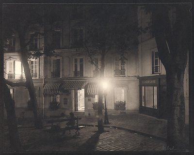 Picasso's Square, "Le bateau lavoir" Montmartre