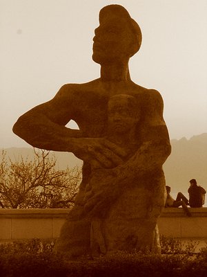 statue