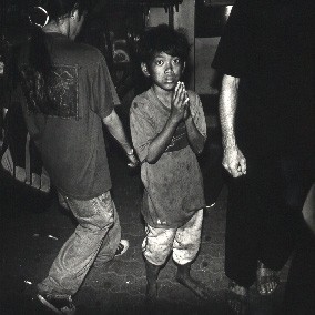 begging boy bangkok