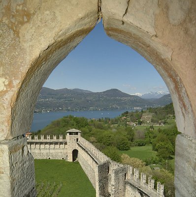 'Framing ...' in the castle