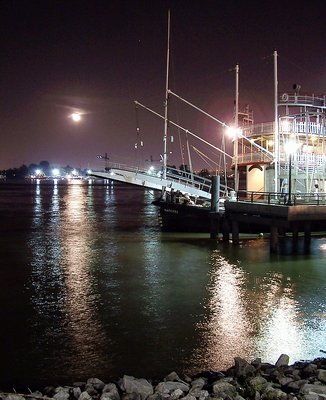 Full Moon over Mississippi