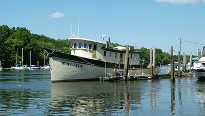 WOODEN  CLASSIC  TRAWLER