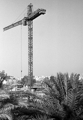 Dubai - Crane