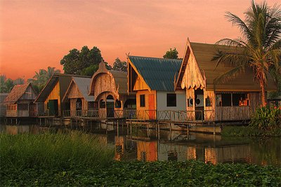 Thai river houses