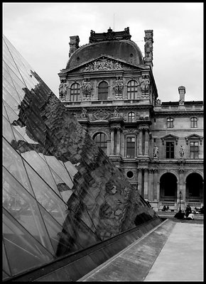 Louvre - reflection