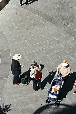 Photographer in white hat #6