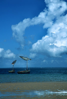 Double Dhow & Cloud