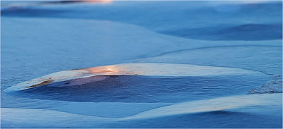 Warm sun - cold ice