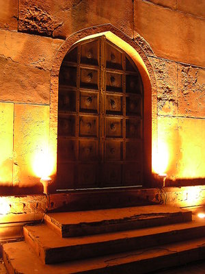 Illuminated arch