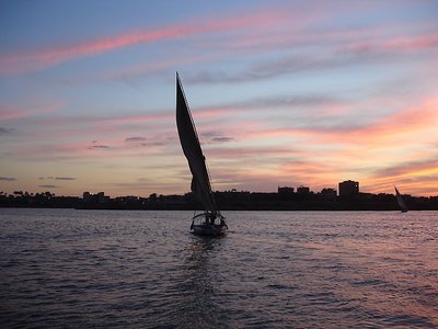 Boat on the nile  ( 2 ) 