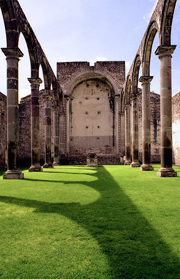 Atrio antiguo del exconvento de Tecalli