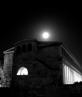 fullmoon over the colonade....