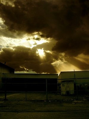 nubes y rayos de sol 