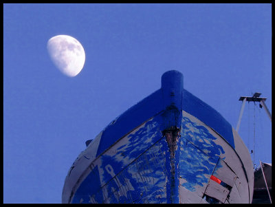 The moon on the harbour