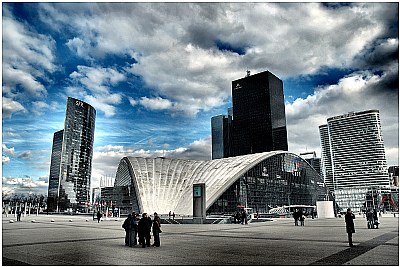 la defense