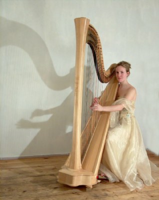 harpist in gold