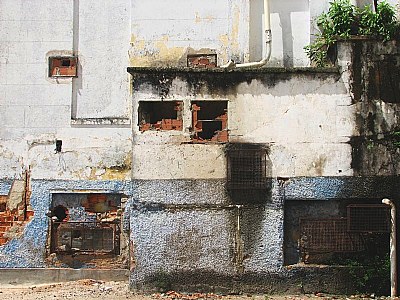 the wall 2.