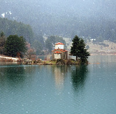 Snowing at the lake