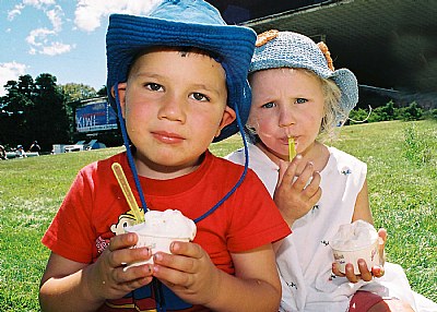 kids and ice creams