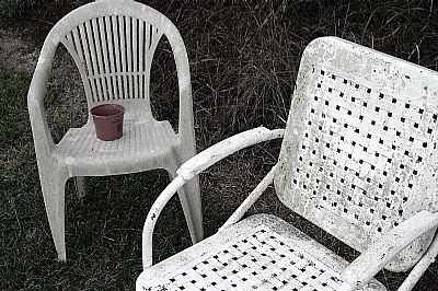 2 Chairs and Pot