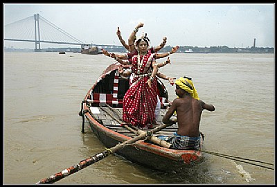 Durga Arrives in Calcutta
