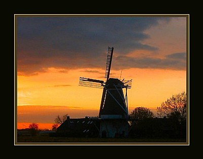 Mill in silhouet