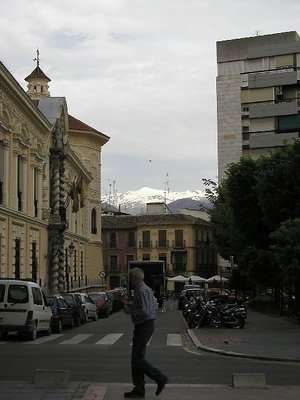 Granada com Serra Nevada bem perto..