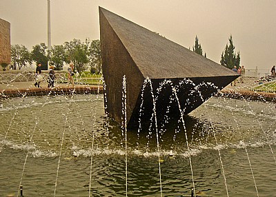 People & Fountain