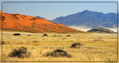 Red dune, Blue mountain