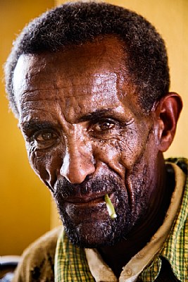 Toothpaste stick vendor, Adaba