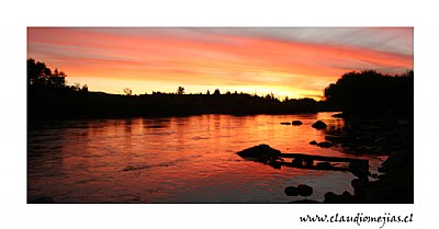 "Atardecer en el río Trancura"