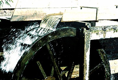 The wheel of the mill 