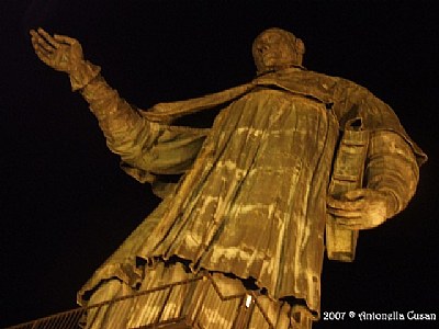 San Carlone by night ( Arona, Lago Maggiore)