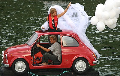 FIAT 500 PARTY: just married. 