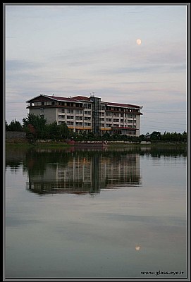 2 hotel & 2 moon
