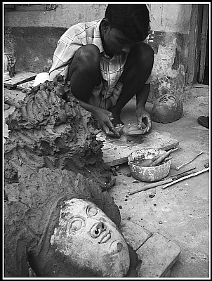 Chhou mukhosher karigar(art and artisan)
