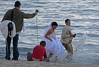 happy wedding photo session