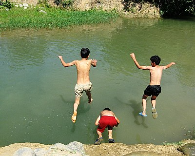 play in a hot day