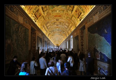 A long way inside the Vaticano