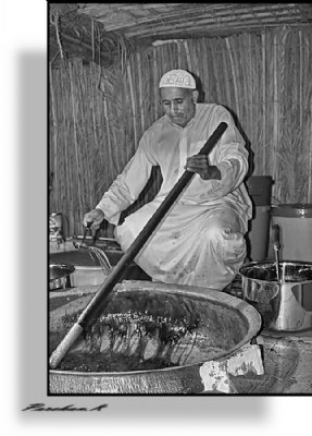 Omani halwa maker..