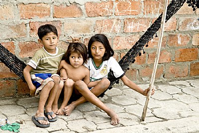 ecuador kids on bed