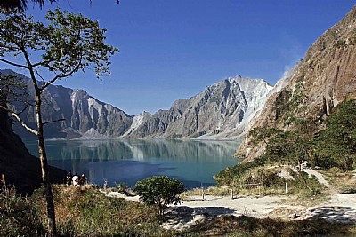 mt pinatubo crater