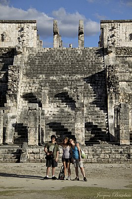 Helene, Maya and Remi at the bottom of the temple