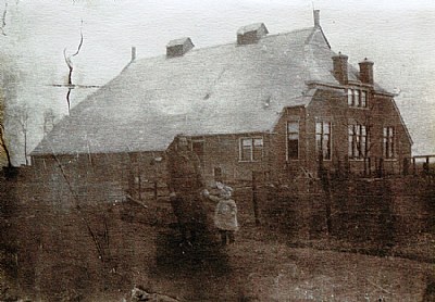 1932 