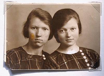 Rensktje Krol and her sister