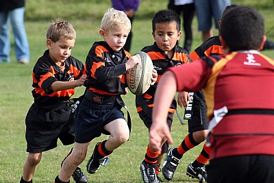 kids learning rugby