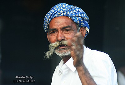 Old man wearing a Rajasthani Turban